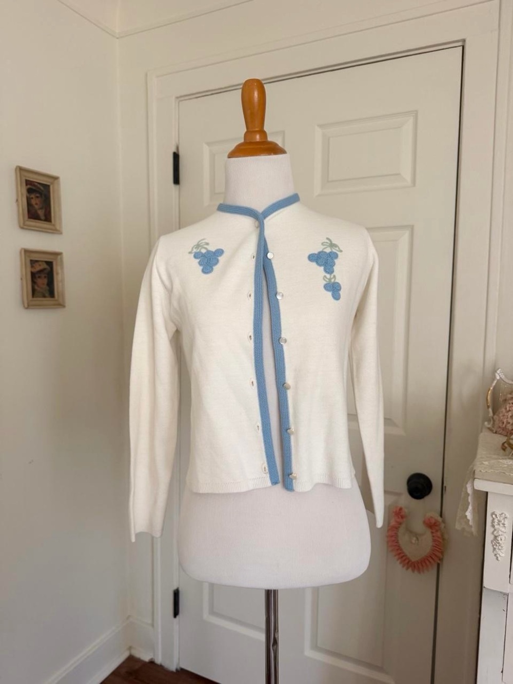 Vintage 1950s Blue Embroidered Grapes Cotton Sweater